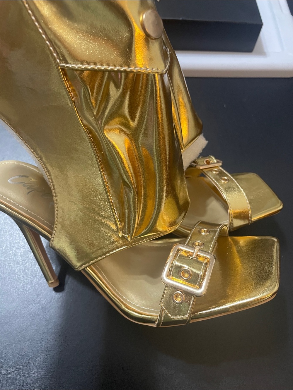 Cape Robbin 4.5 inch gold heel w pocket and zipper Sz.7 trendy runway inspired